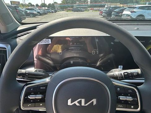 New 2025 Kia Sorento LX image 19