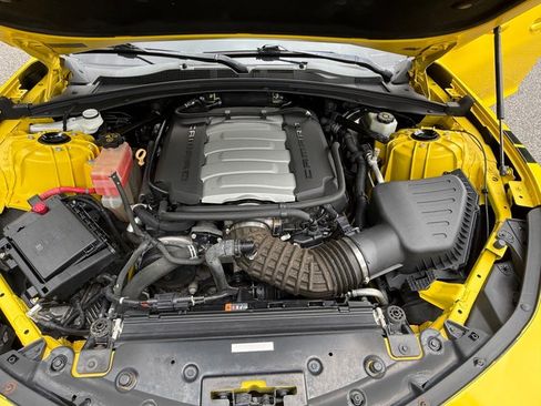 Used 2017 Chevrolet Camaro SS RWD image 9