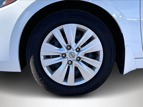 Used 2025 Nissan Sentra S image 34