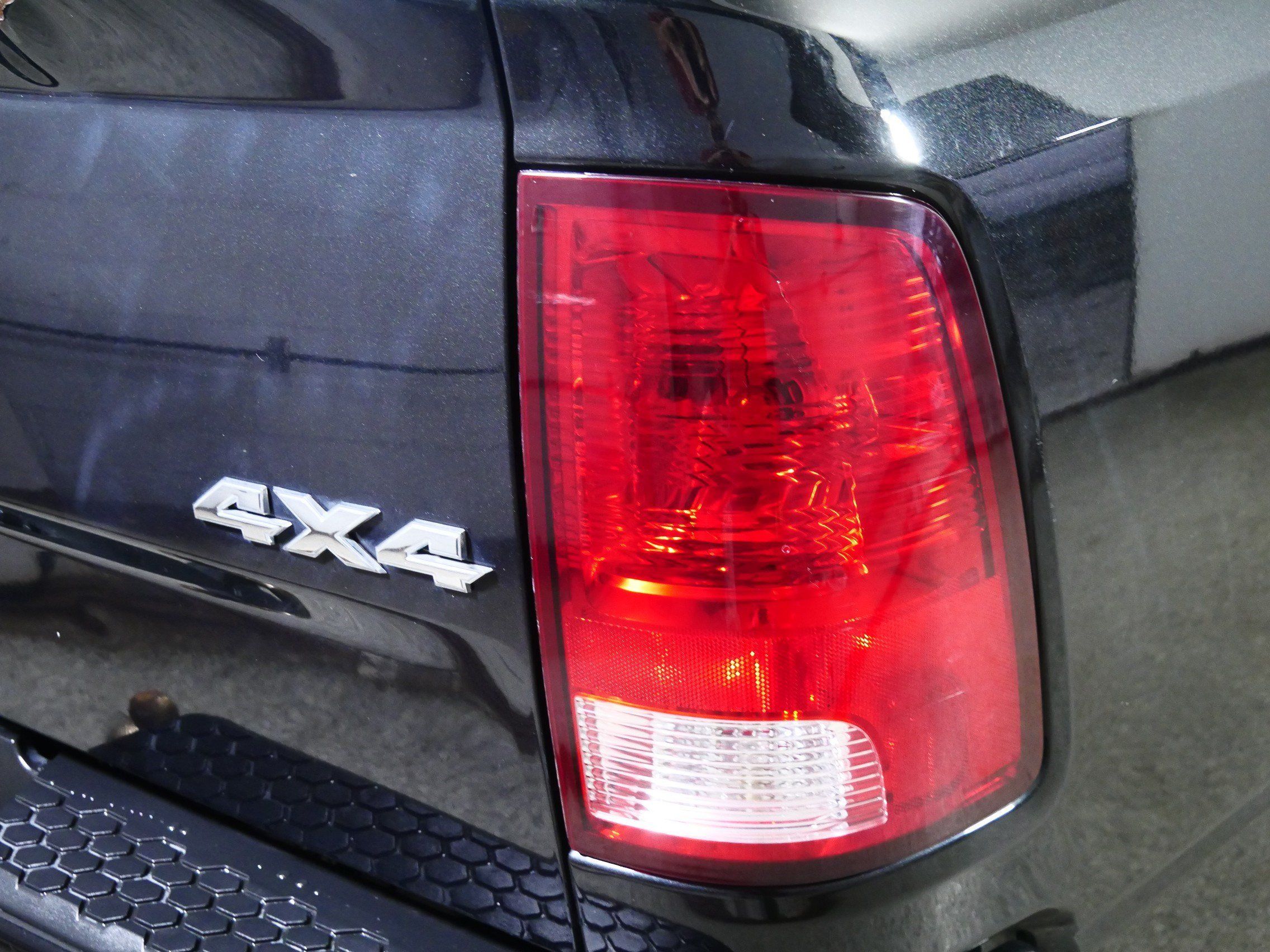 Used 2017 RAM 1500 Express AWD/4WD image 17