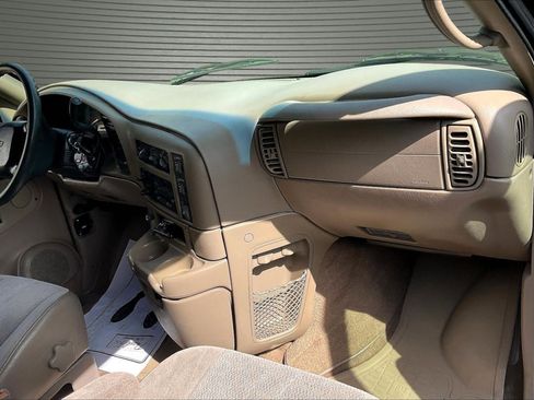 Used 2000 Chevrolet Astro Passenger RWD image 23