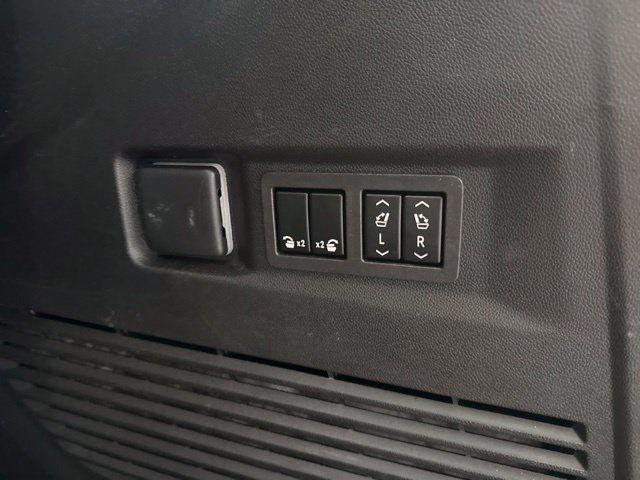 Certified 2023 GMC Yukon Denali AWD/4WD image 33