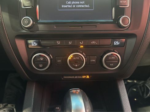 Used 2013 Volkswagen Jetta SE image 22