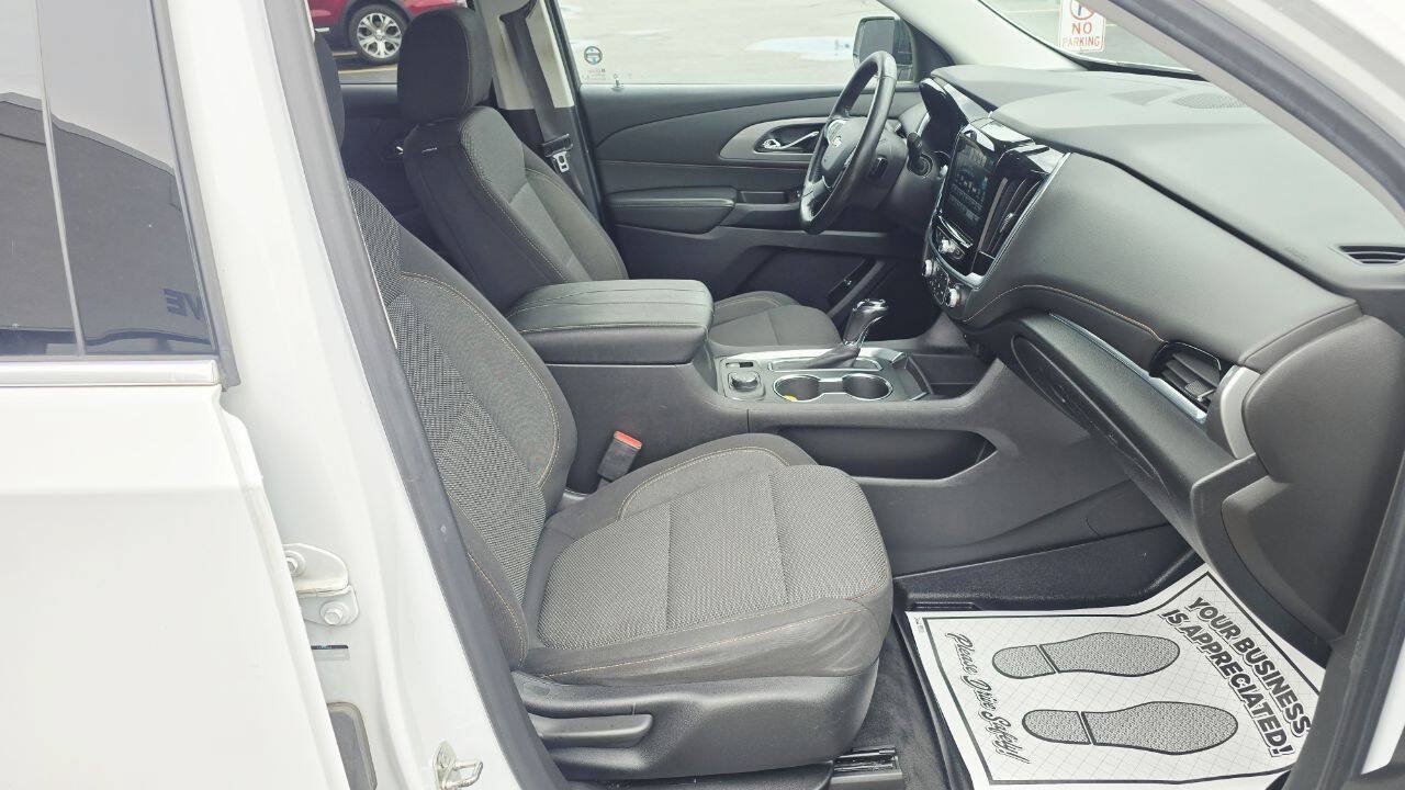 Used 2019 Chevrolet Traverse LT w/ LPO, Blackout Package AWD/4WD image 17
