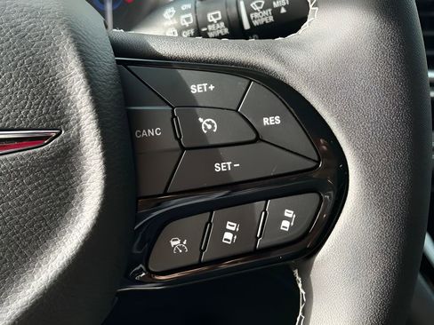 New 2026 Chrysler Pacifica Limited w/ Uconnect Theater Family Group image 20