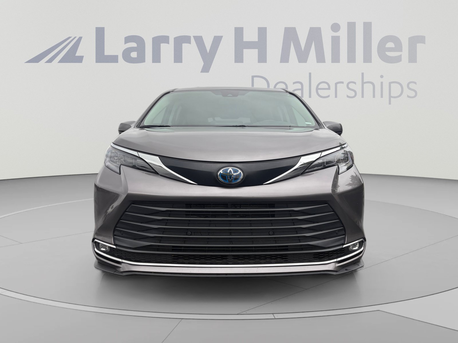 Used 2024 Toyota Sienna XLE FWD image 8