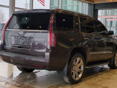 Used 2015 Cadillac Escalade Luxury image 6