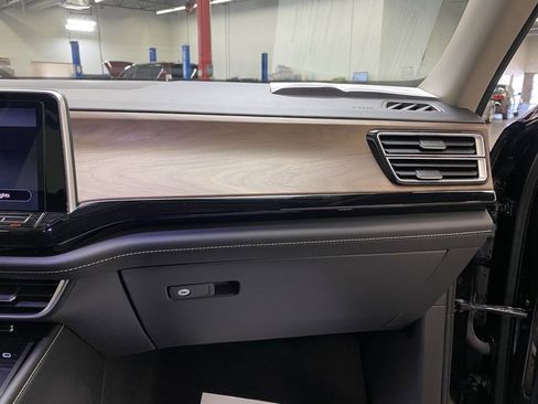 Used 2024 Volkswagen Atlas SE image 45