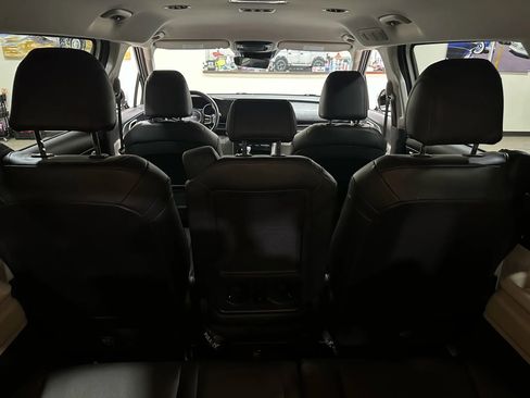 Used 2023 Kia Carnival LX image 25