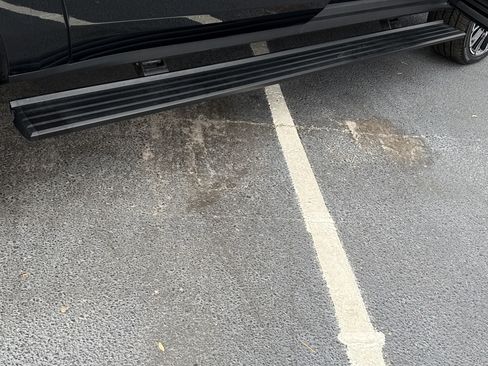 Certified 2025 Chevrolet Suburban High Country image 39