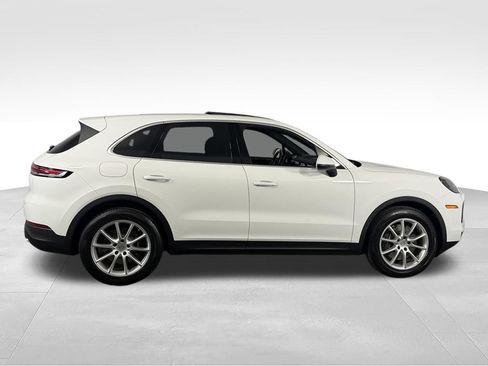 Used 2024 Porsche Cayenne AWD/4WD image 5