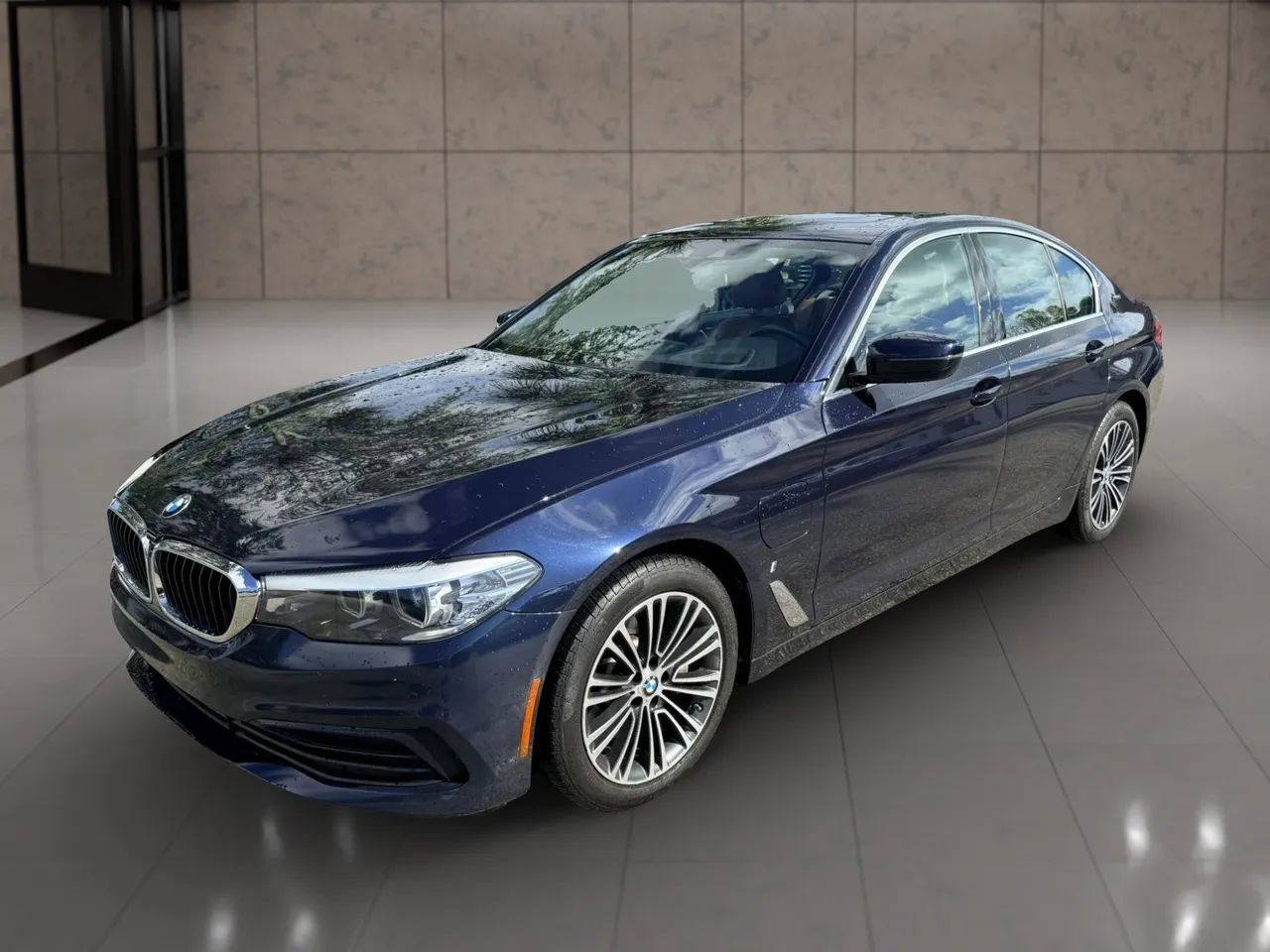 Used 2019 BMW 530e w/ Convenience Package RWD image 7