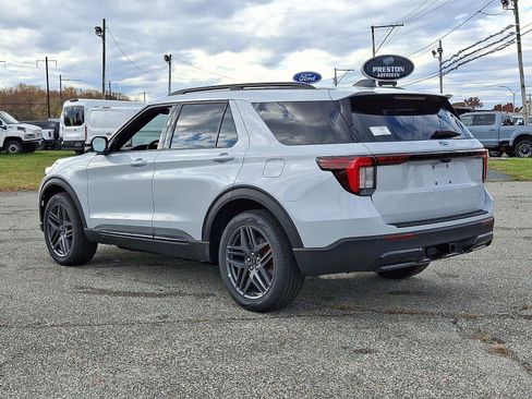 New 2026 Ford Explorer ST-Line w/ ST-Line Street Pack image 4