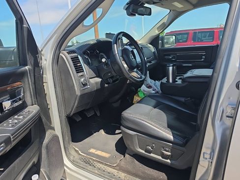 Used 2018 RAM 1500 Laramie AWD/4WD image 12