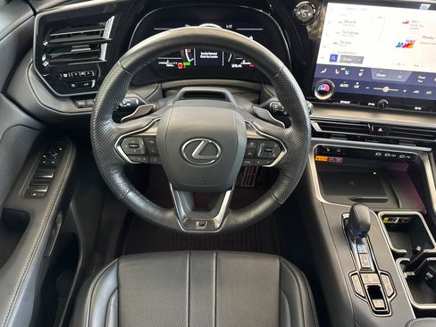 Certified 2026 Lexus TX 500h AWD w/ Technology Package image 18