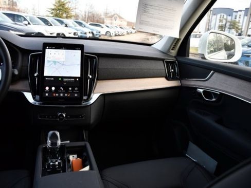 Used 2025 Volvo XC90 B6 Plus image 19