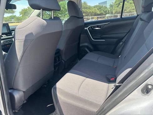 Used 2019 Toyota RAV4 XLE w/ Convenience Package FWD image 11