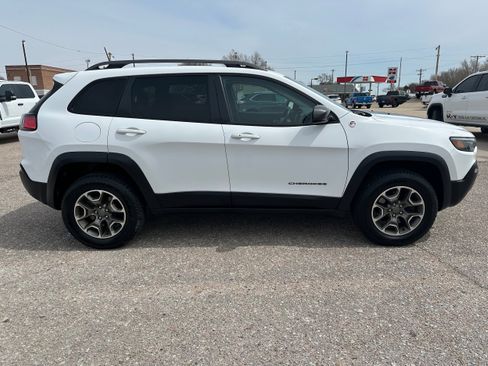 Used 2020 Jeep Cherokee Trailhawk w/ Cold Weather Group AWD/4WD image 7