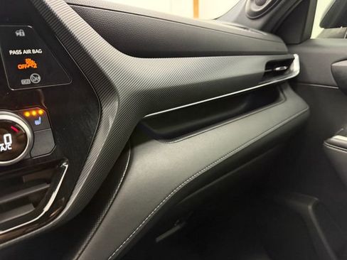 Used 2021 Toyota Highlander XSE FWD image 21