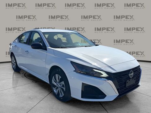 Used 2024 Nissan Altima 2.5 S image 7