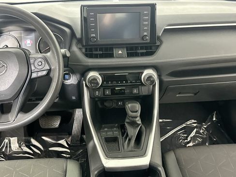 Used 2019 Toyota RAV4 XLE w/ Convenience Package FWD image 18
