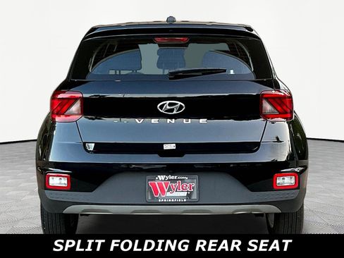 Used 2025 Hyundai Venue SE FWD image 5
