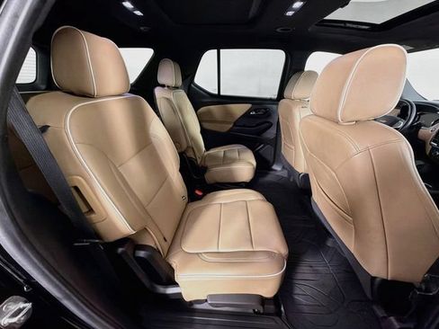 Used 2023 Chevrolet Traverse Premier AWD/4WD image 31