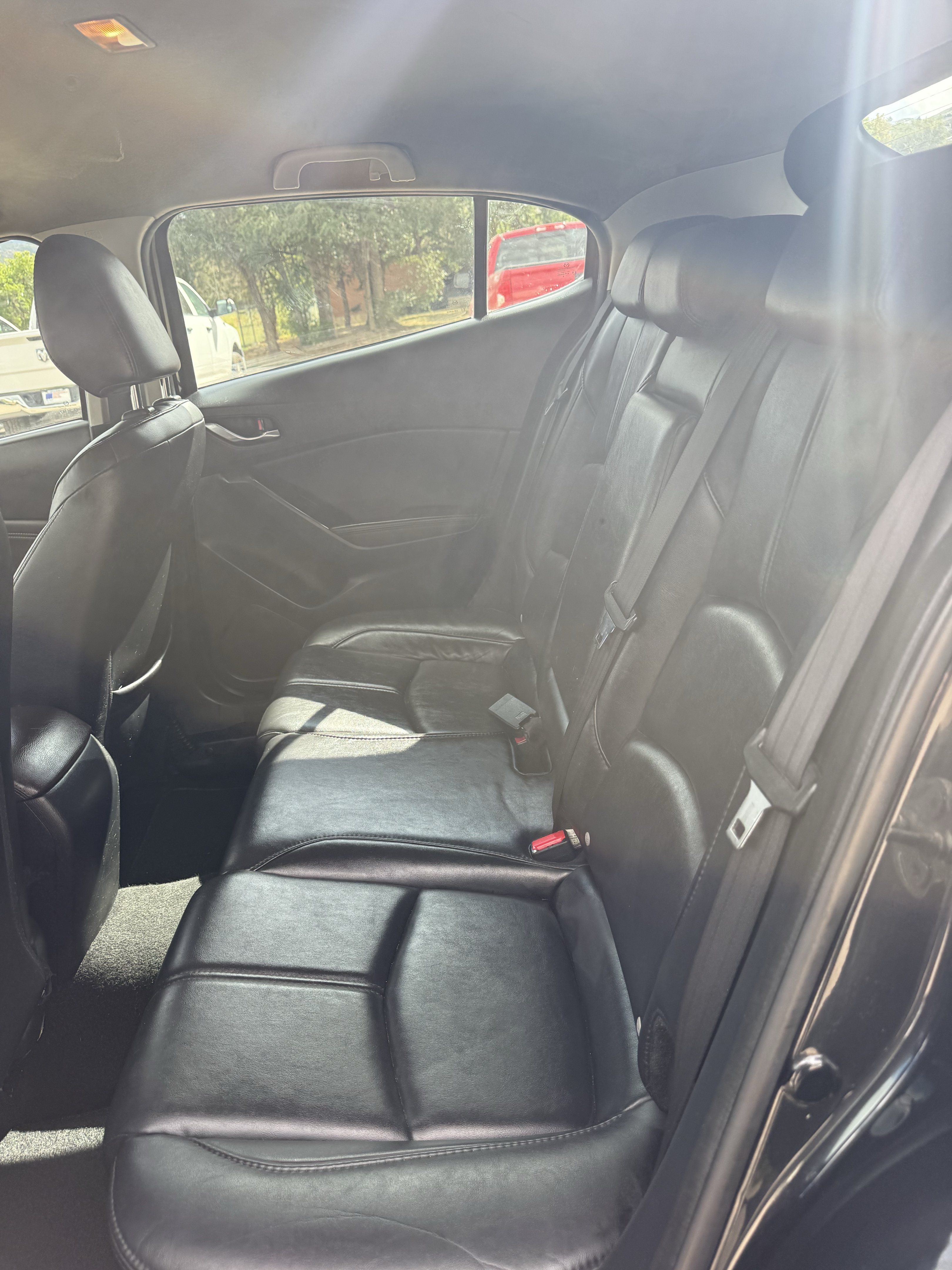 Used 2018 MAZDA MAZDA3 Touring FWD image 11