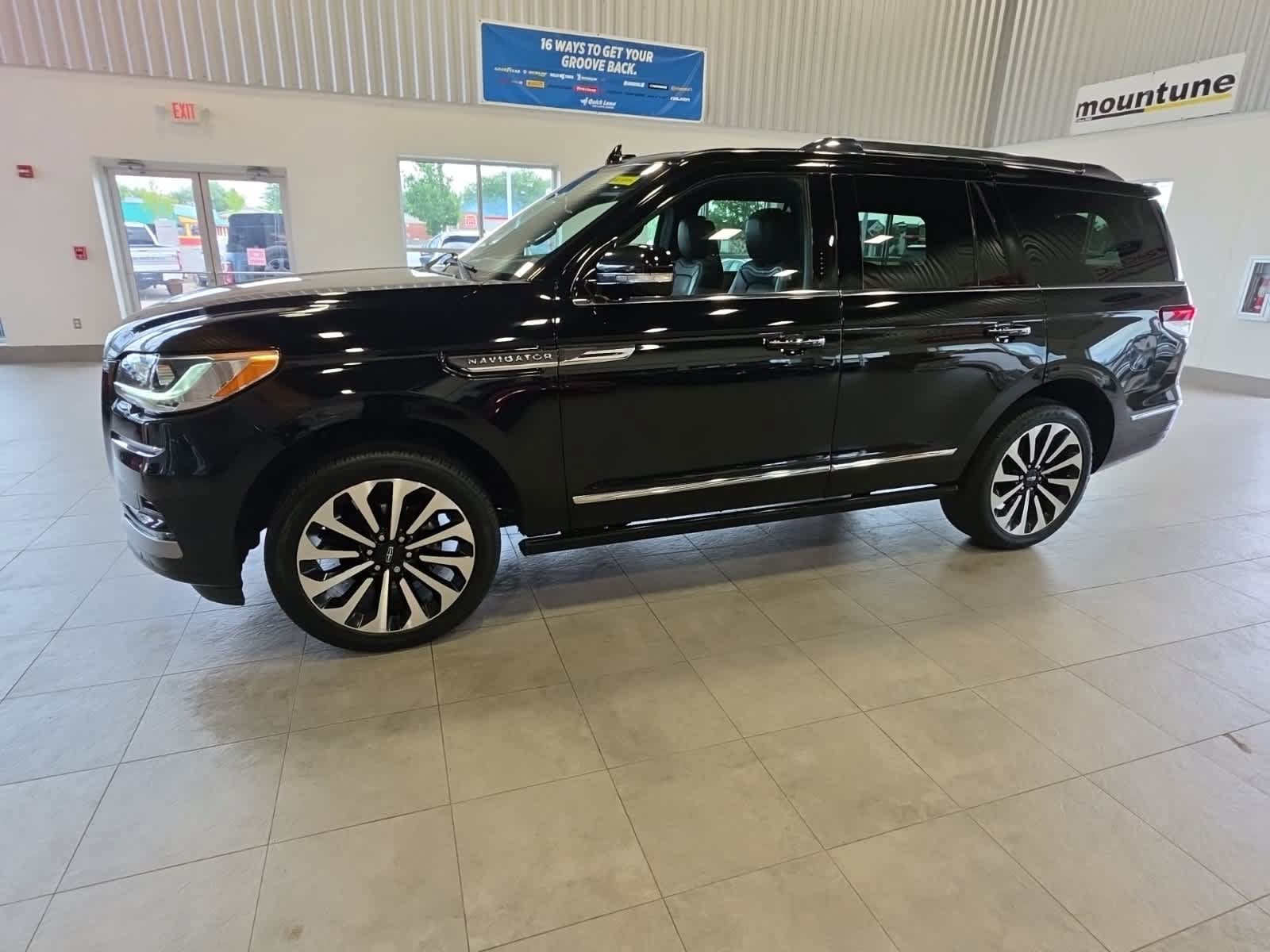 Used 2022 Lincoln Navigator Reserve AWD/4WD image 15