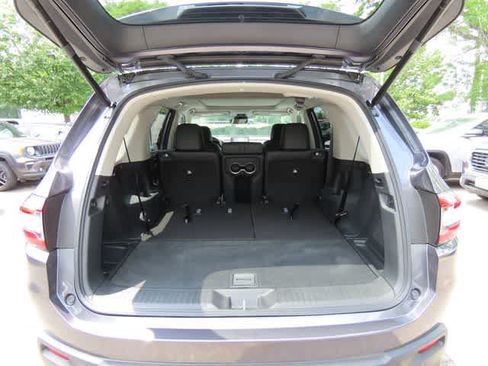 Used 2025 Honda Pilot Touring image 12