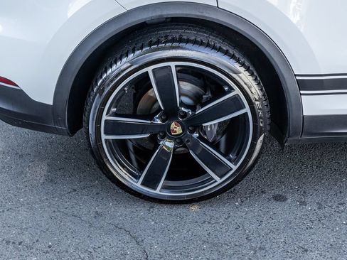 Used 2021 Porsche Cayenne Coupe AWD/4WD image 6
