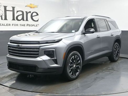 New 2026 Chevrolet Traverse LT w/ Sun and Wheel Package FWD image 13