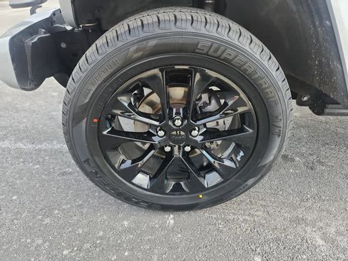 Used 2023 Jeep Wrangler Unlimited Sahara image 12