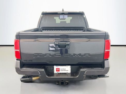 Used 2025 Toyota Tacoma TRD Sport AWD/4WD image 5