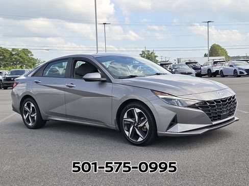 Used 2023 Hyundai Elantra SEL w/ Convenience Package FWD image 4