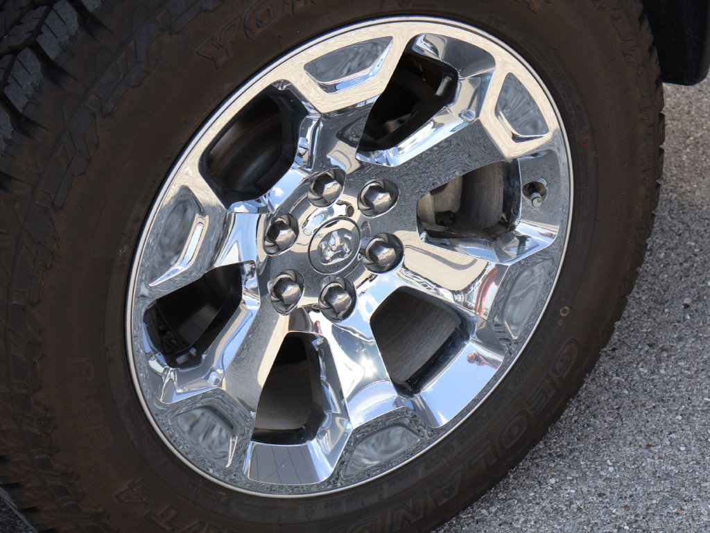Used 2019 RAM 1500 4x4 Crew Cab image 38