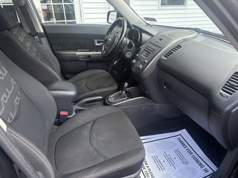Used 2013 Kia Soul + FWD image 12
