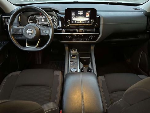 Used 2024 Nissan Pathfinder SV image 14