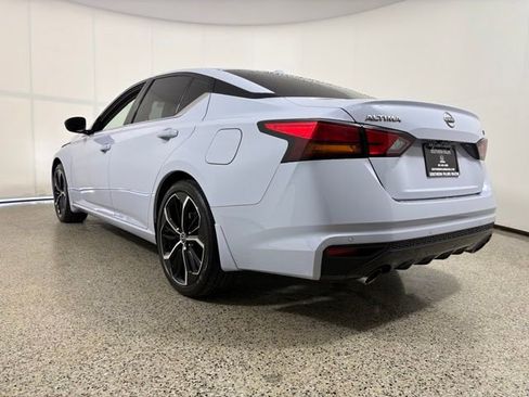 Used 2025 Nissan Altima 2.5 SR FWD image 11
