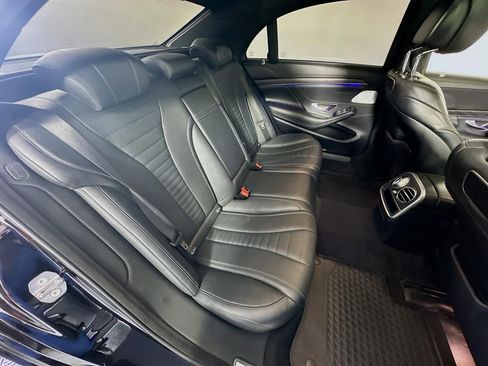 Used 2018 Mercedes-Benz S 560 Sedan w/ AMG Line Exterior image 39
