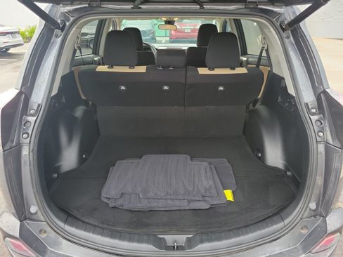Used 2018 Toyota RAV4 XLE FWD image 31
