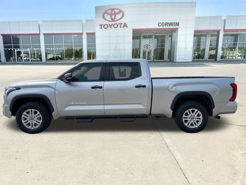 Used 2022 Toyota Tundra SR5 w/ SR5 Convenience Package AWD/4WD image 2