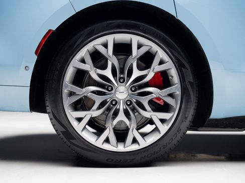 Used 2023 Aston Martin DBX image 35