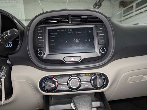 Certified 2023 Kia Soul LX image 29
