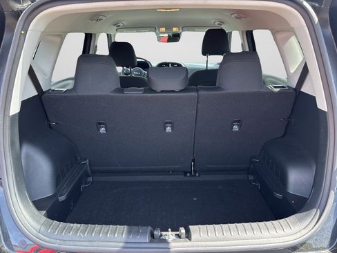 Used 2025 Kia Soul LX w/ LX Technology Package FWD image 9