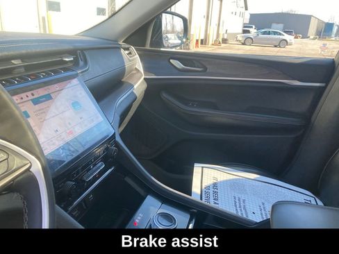 Used 2023 Jeep Grand Cherokee Limited image 15