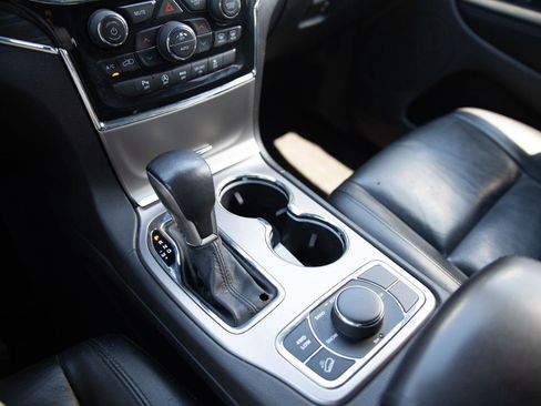 Used 2021 Jeep Grand Cherokee Limited AWD/4WD image 16