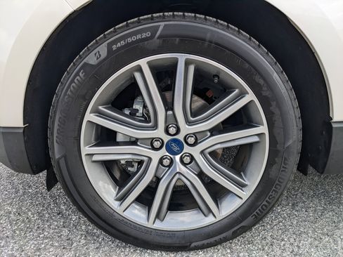 Used 2019 Ford Edge Titanium image 11