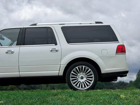 Used 2015 Lincoln Navigator L 4WD w/ Equipment Group 101A Reserve image 18