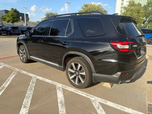 Used 2024 Honda Pilot Touring image 7